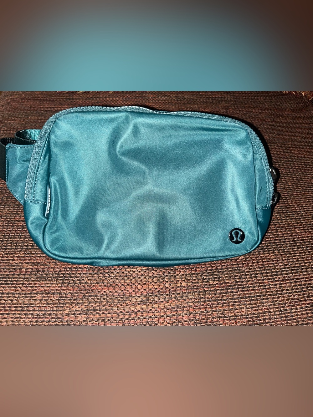 🍋 NWOT Lululemon Everywhere Belt Bag - Green Jasper/Gun Metal Hardware - 2L